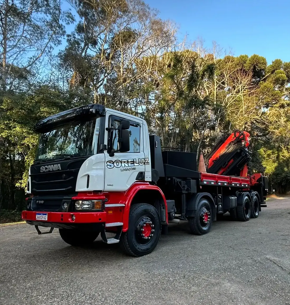 Caminhão Munck com fly jib Soreluz Scania